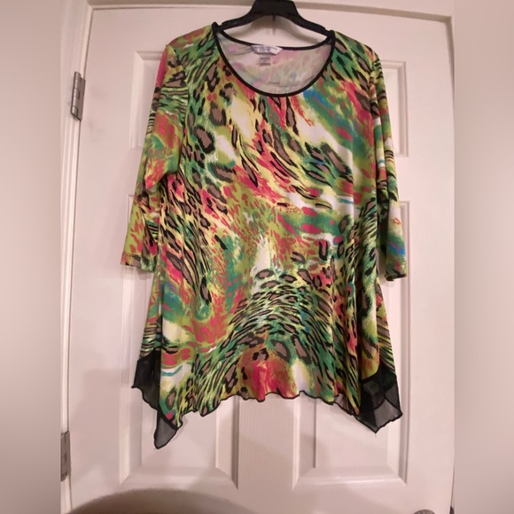 Peter Nygard top. Sz 1x, NWOT Green black animal print - Picture 1 of 5